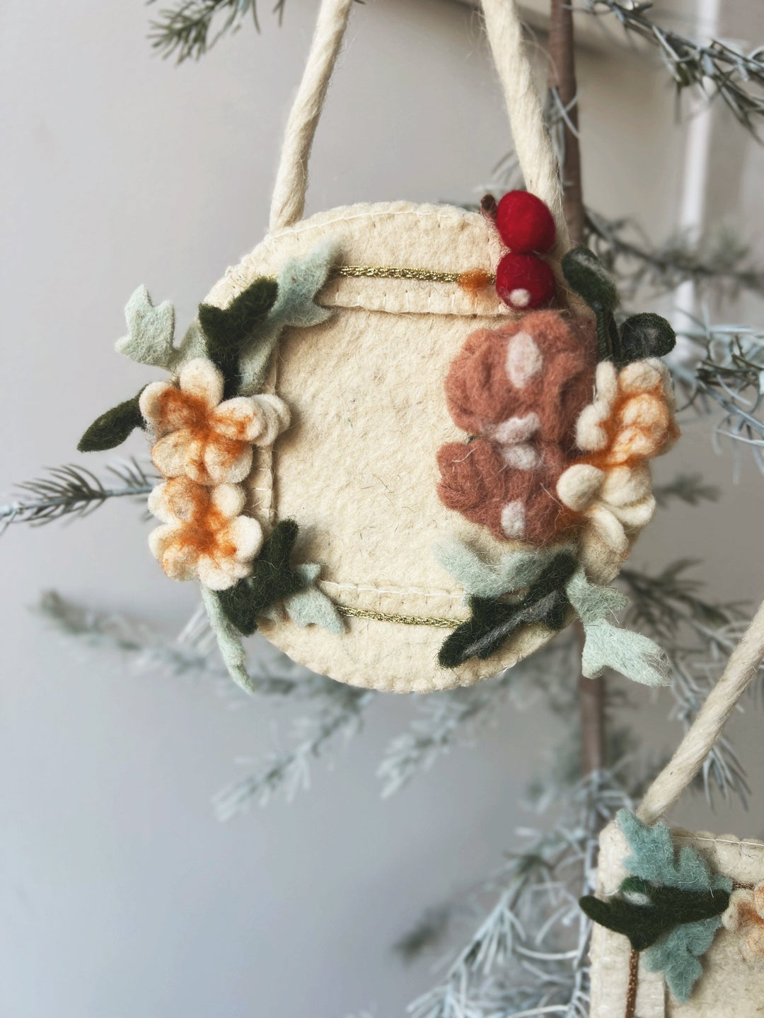 Floral Wool Frame Ornament - Spring Sweet