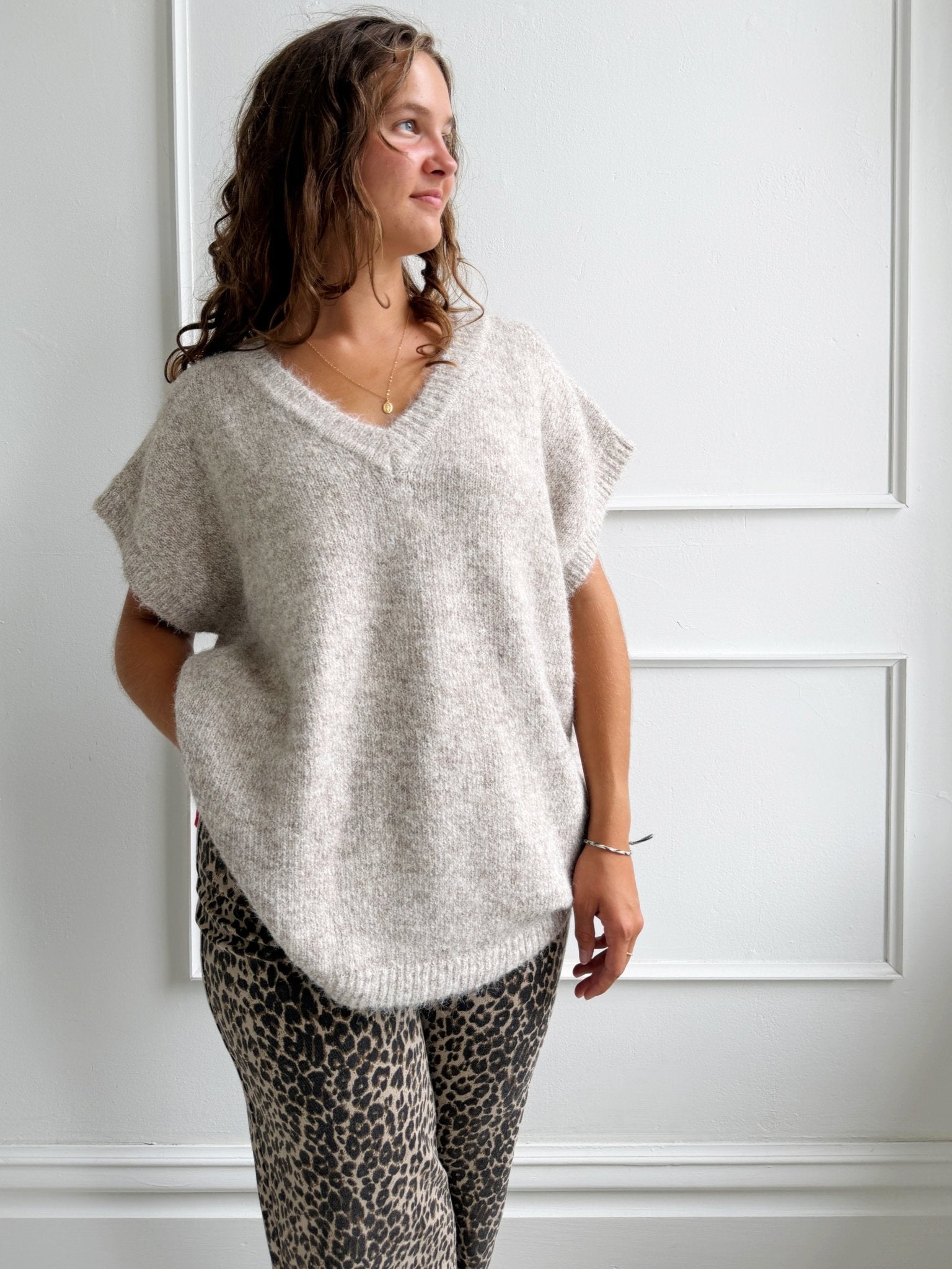 Oversized Sleeveless Wool-blend Sweater - Spring Sweet
