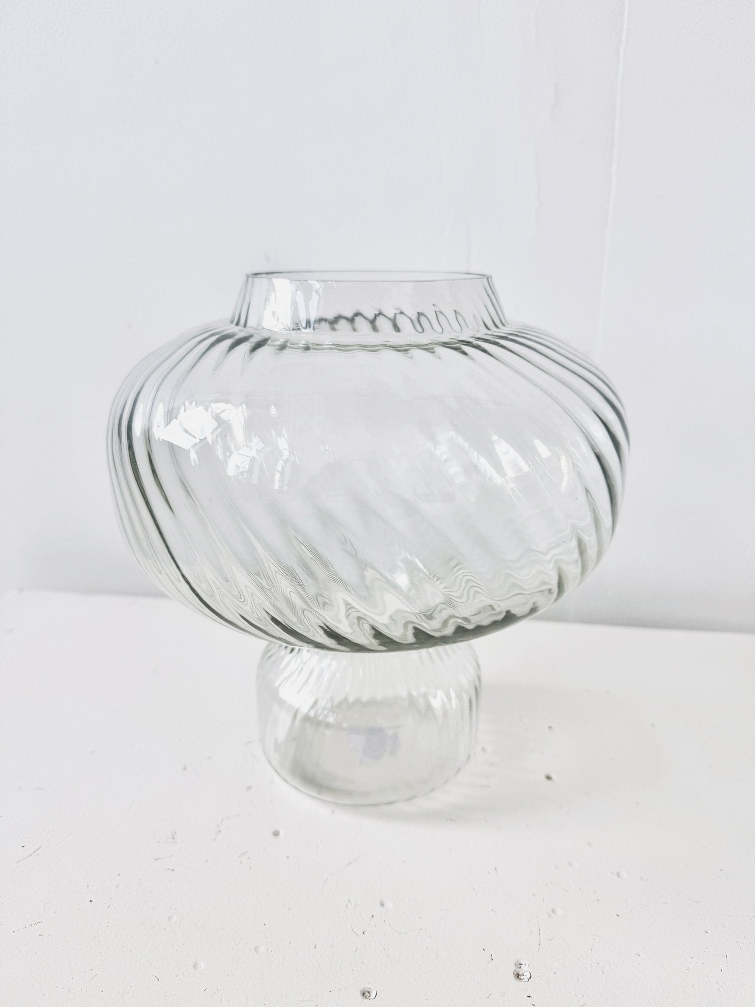Swirl Glass Vase - Spring Sweet
