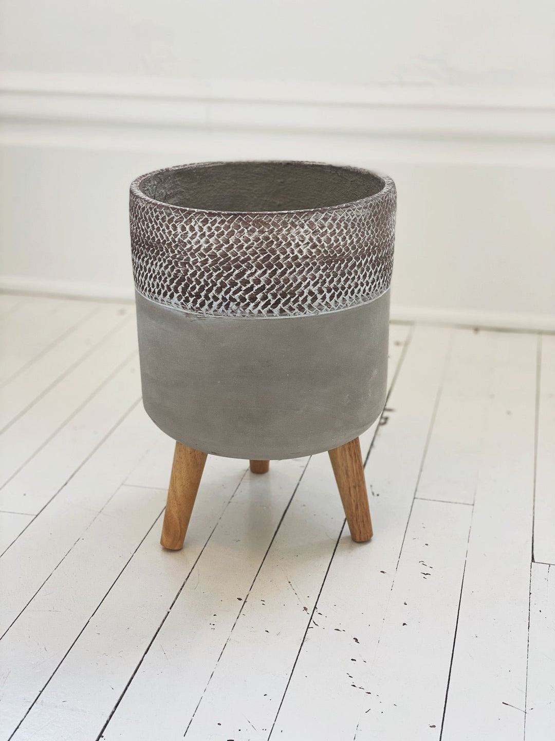 pot planter with legs Cement Planter w/ Legs – Spring Sweet